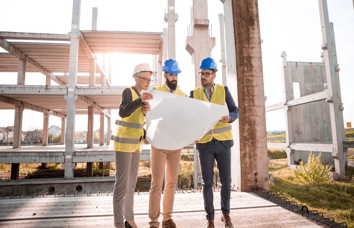 managing construction project